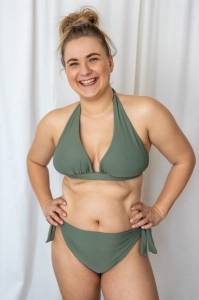 bodya zielony dół stroju kąpielowego na modelce –  wiązany, średni stan, widok z przodu