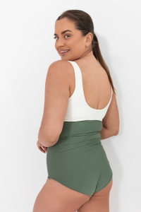 dół stroju kąpielowego na modelce bardzo wysoki stan przód khaki