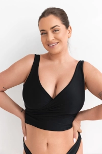 góra od stroju typu wrap zdjęcie na modelce kolor czarny