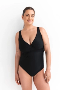 góra od stroju typu wrap zdjęcie na modelce kolor czarny