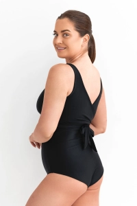 góra od stroju typu wrap zdjęcie na modelce kolor czarny