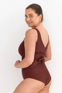 góra od stroju typu wrap zdjęcie na modelce kolor brązowy