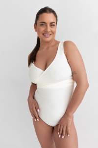 góra od stroju typu wrap zdjęcie na modelce kolor biały
