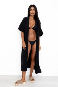 kimono-muslinowe-na-plaze-czarne.webp