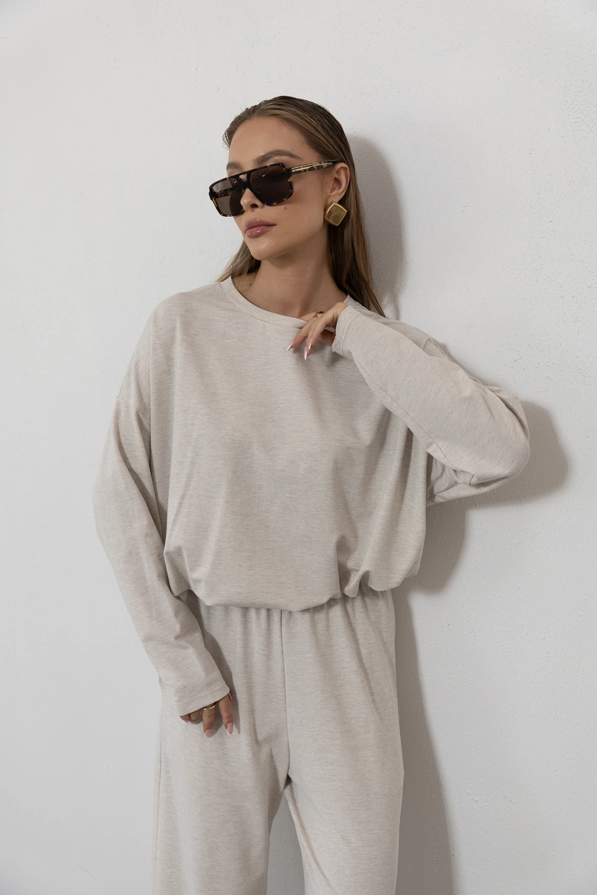 Nomada bluzka oversize ze ściągaczem gładka dzianina kolor Latte / kremowy