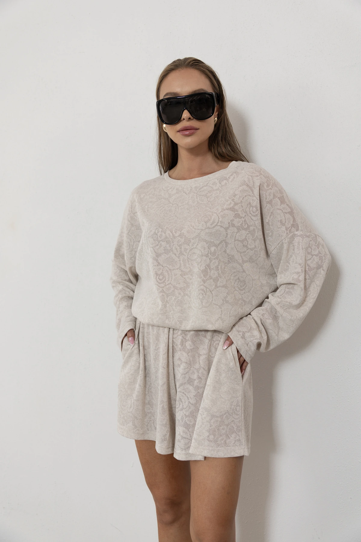 Nomada bluzka oversize ze ściągaczem ażurowa dzianina róża kolor Latte / kremowy