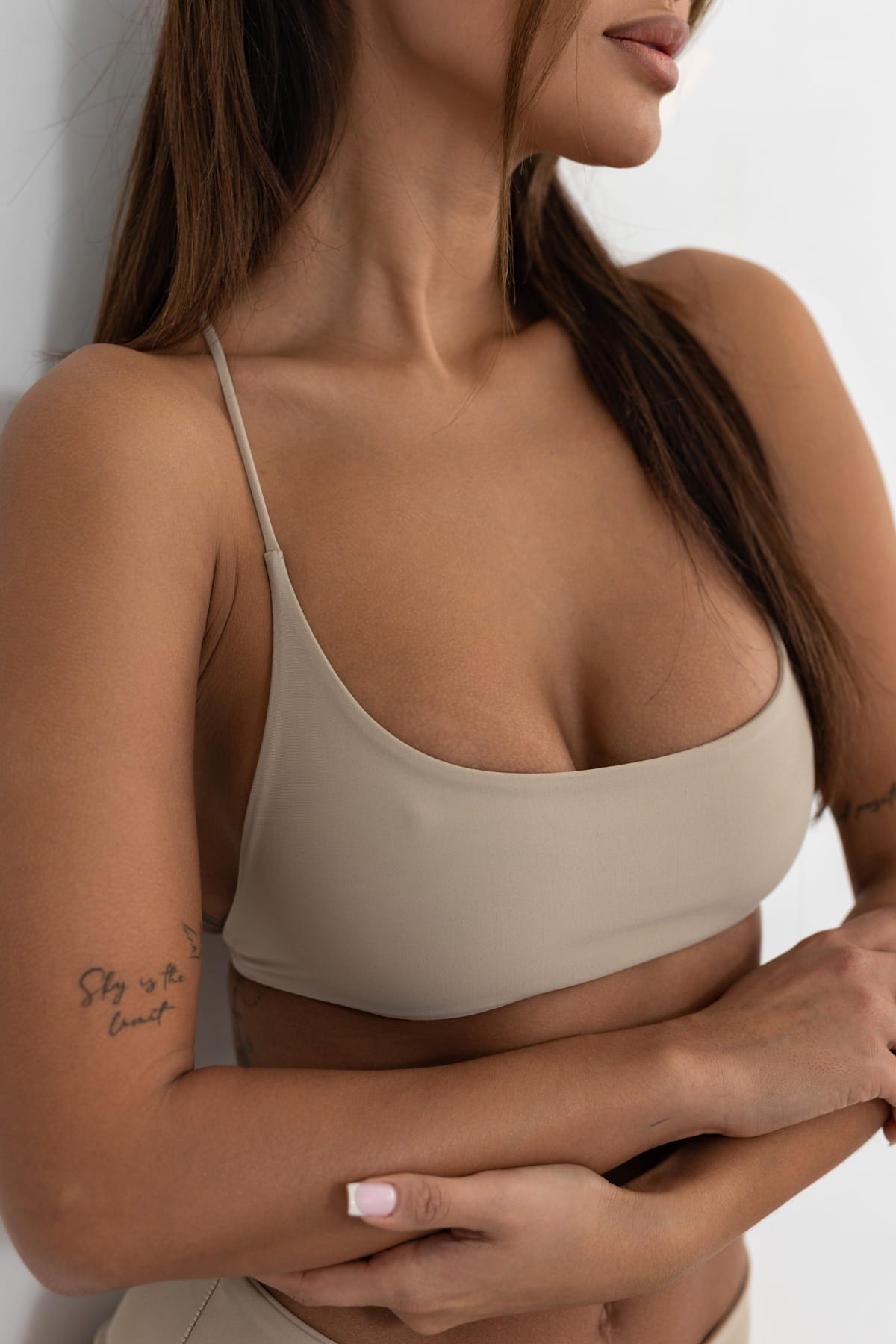 Minimal Sand - góra od bikini na mały biust wiązane plecy beżowy 