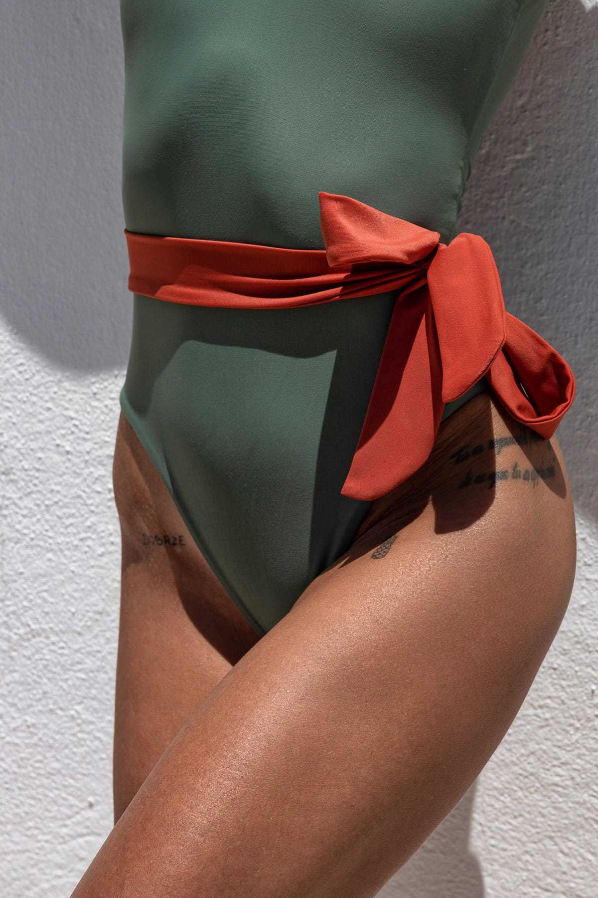 Dodatkowy pasek bikini tie do personalizacji ceglany terracotta